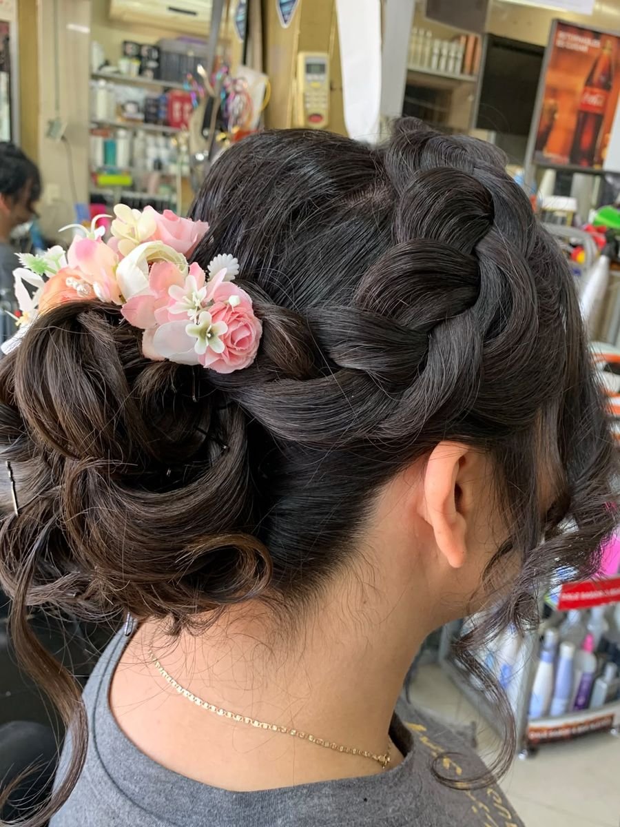 Recogido con trenza y flores