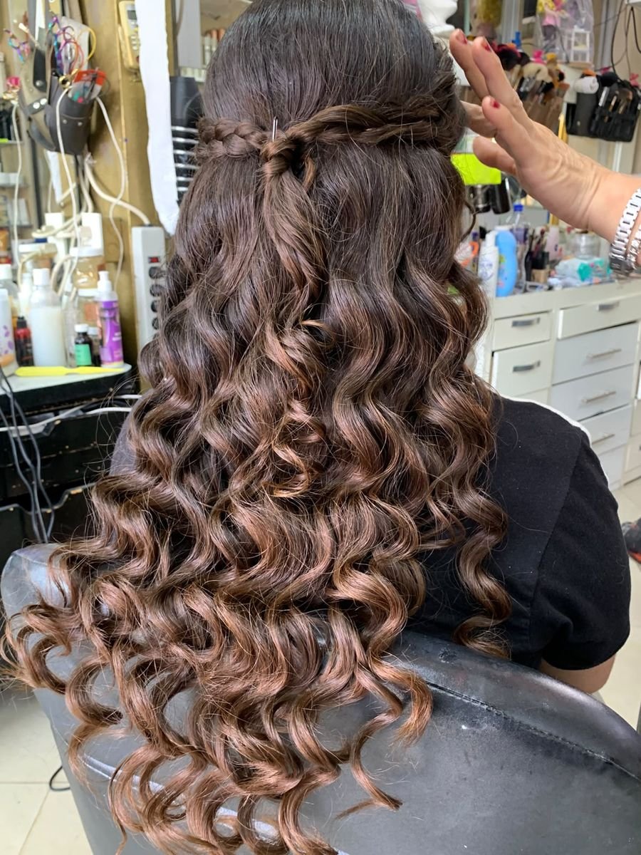 Quinceañera — rizos largos con degradado cobrizo